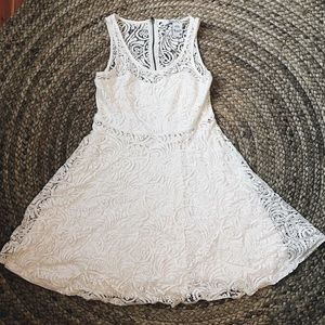Beautiful ivory lace detail dress